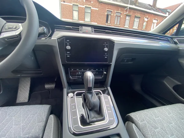 VOLKSWAGEN Passat Variant (2024) — foto 5 van 19