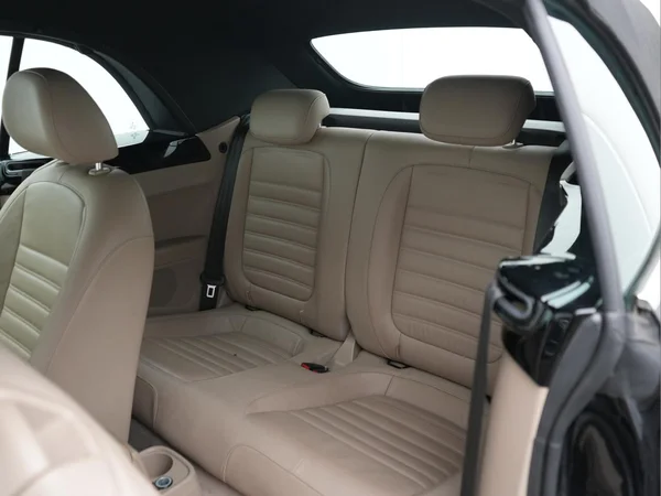 VOLKSWAGEN Beetle Cabriolet (2015) — foto 8 van 39