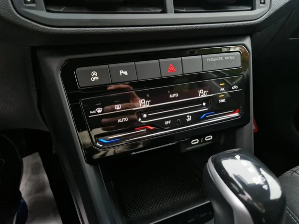 VOLKSWAGEN T-Cross (2024) — foto 13 van 25