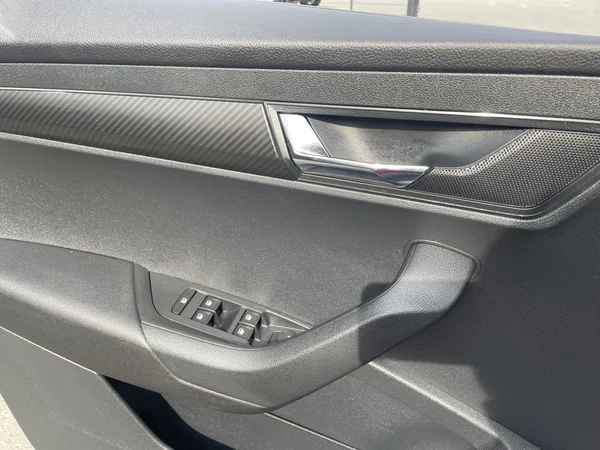 SKODA Karoq (2023) — foto 2 van 20