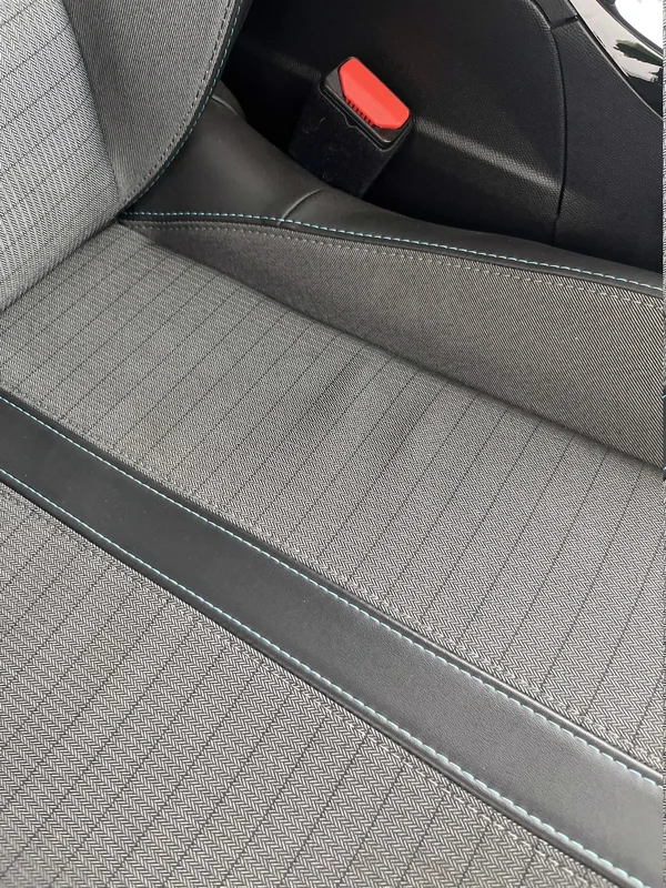 Peugeot E-208 (2022) — foto 94 van 99