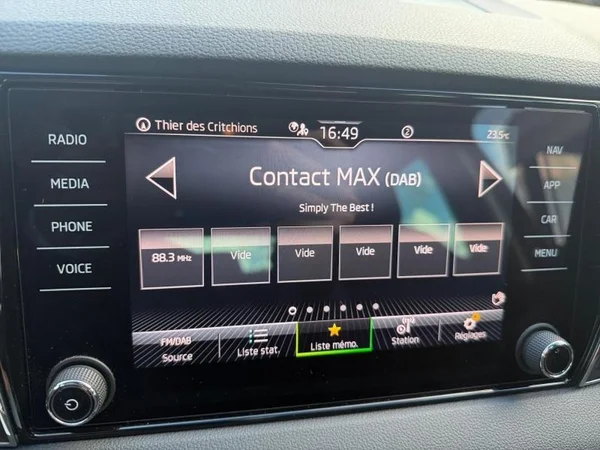 SKODA Karoq (2023) — foto 11 van 27