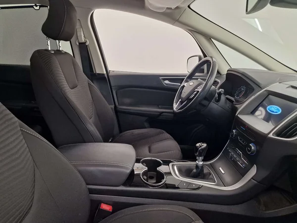 Ford S-Max (2017) — foto 14 van 16