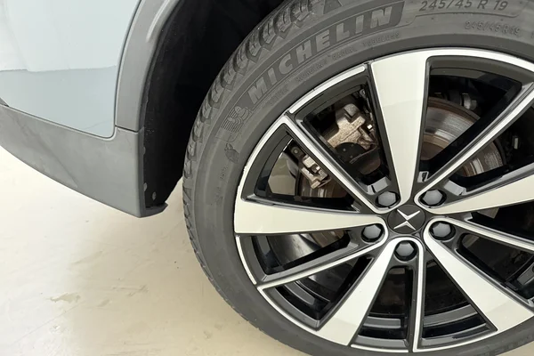 POLESTAR Polestar 2 (2023) — foto 10 van 19
