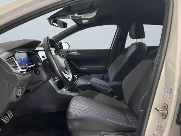 VOLKSWAGEN Taigo (2022) — foto 2 van 17