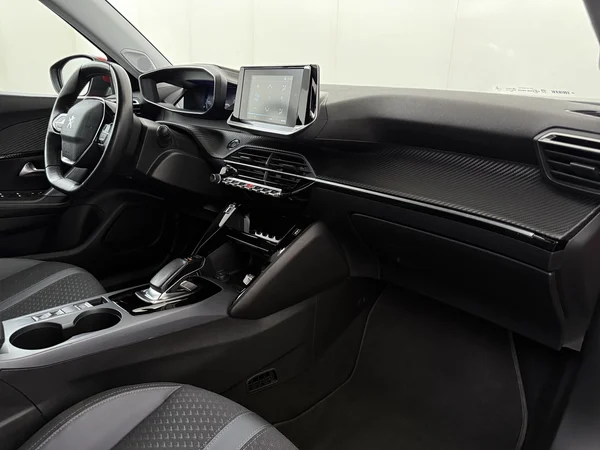 PEUGEOT e-2008 (2020) — foto 3 van 31