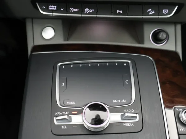 Audi Q5 (2017) — foto 10 van 28