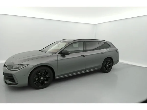 VOLKSWAGEN Passat SW (2024) — foto 4 van 36