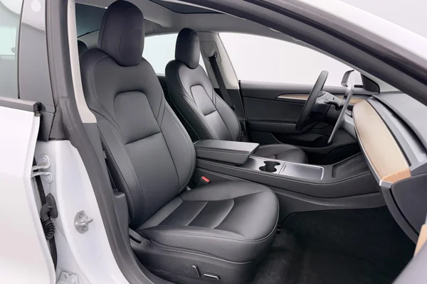 Tesla Model 3 (2023) — foto 30 van 44