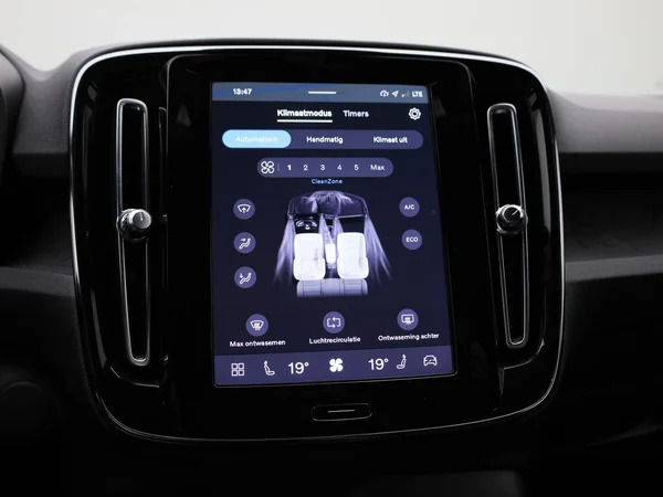 Volvo XC40 (2023) — foto 9 van 39