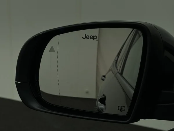 JEEP Compass (2024) — foto 21 van 29