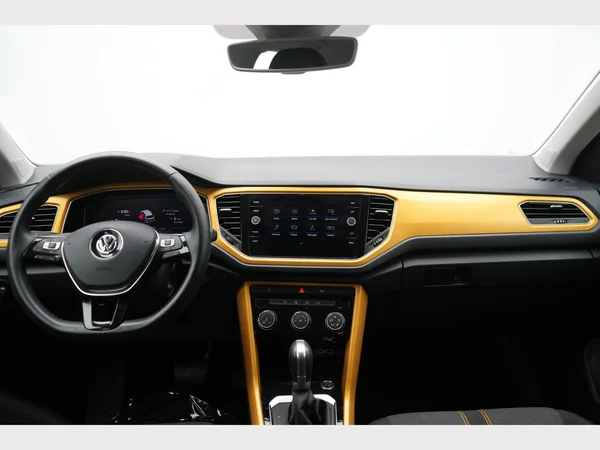 VOLKSWAGEN T-Roc (2018) — foto 16 van 25