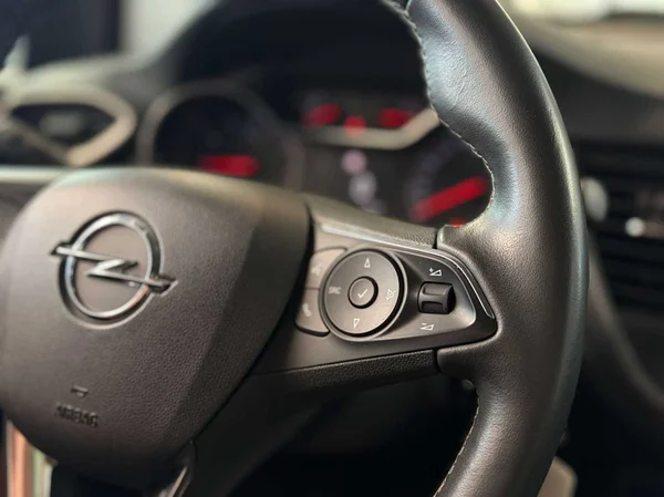 Opel Crossland (2023) — foto 6 van 16