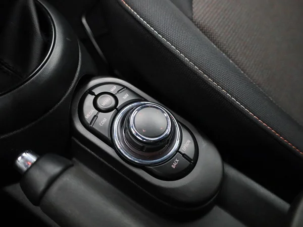 MINI One (2022) — foto 18 van 35
