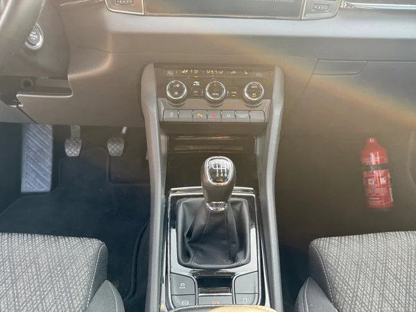 SKODA Karoq (2022) — foto 2 van 16