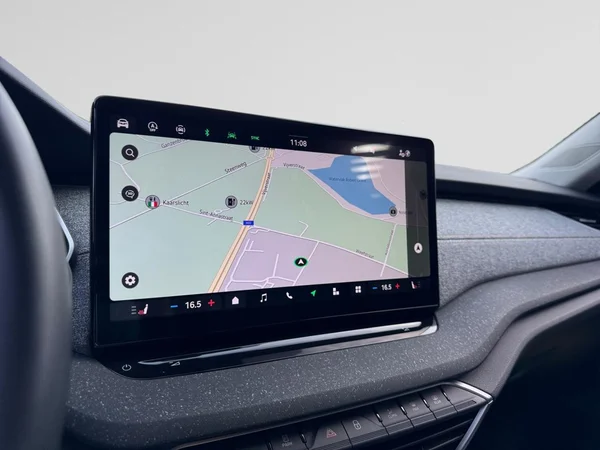 SKODA Octavia Combi (2025) — foto 8 van 22
