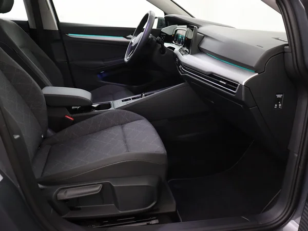 VOLKSWAGEN Golf (2024) — foto 3 van 24