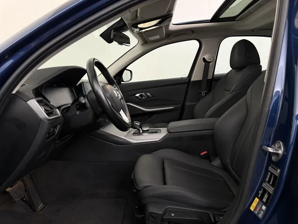 BMW 320 (2021) — foto 2 van 34