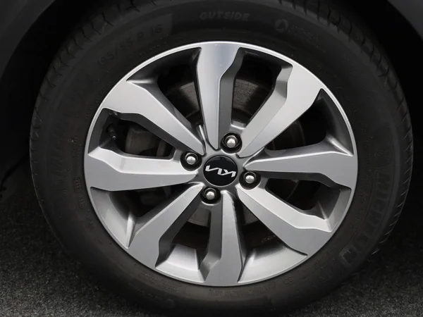 Kia Stonic (2023) — foto 6 van 35