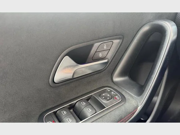 Mercedes-Benz A 220 (2024) — foto 7 van 30