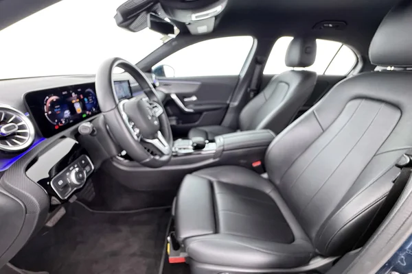 Mercedes-Benz A-Class PHEV (W177) (2020) — foto 8 van 31