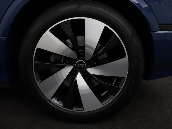 AUDI Q6 E-Tron (2024) — foto 7 van 33