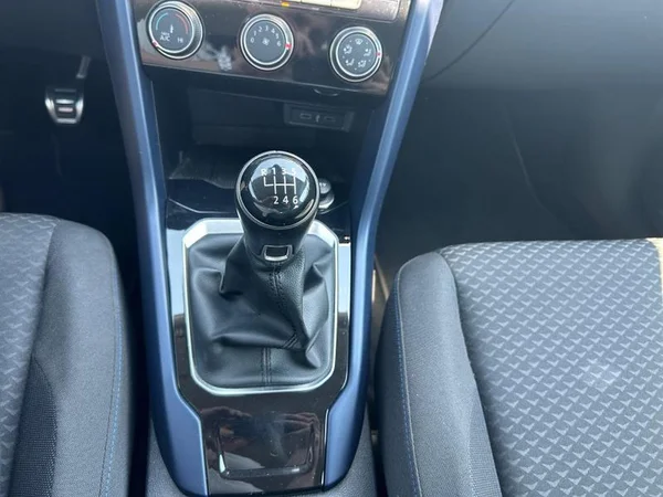 VOLKSWAGEN T-Roc (2021) — foto 15 van 31