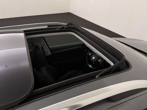 SKODA Superb (2023) — foto 24 van 31