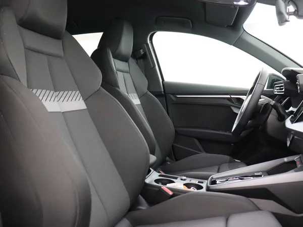 AUDI A3 Sportback (2025) — foto 2 van 18