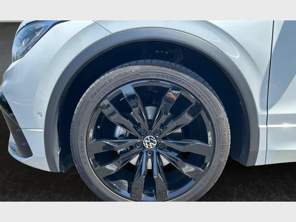 Volkswagen Tiguan (2024) — foto 2 van 35