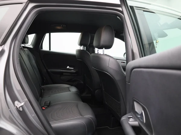 Mercedes-Benz GLA (2022) — foto 30 van 41