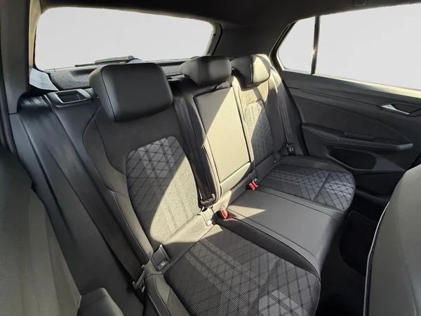 VOLKSWAGEN Golf VIII (2025) — foto 11 van 25