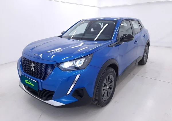 Peugeot E-2008 (2022) — foto 22 van 23