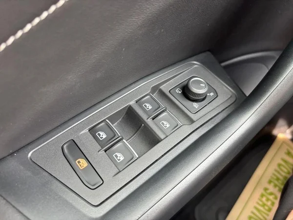 VOLKSWAGEN T-Roc (2023) — foto 17 van 27