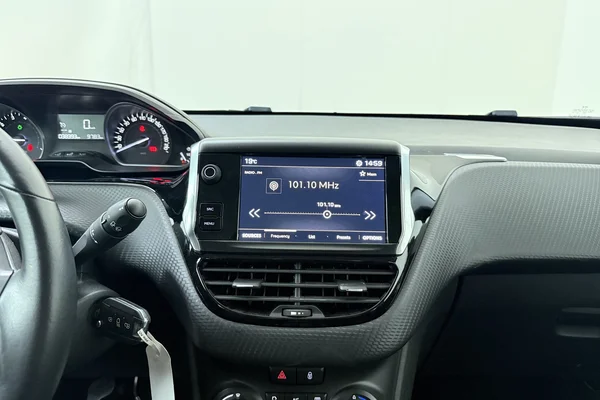 Peugeot 2008 (2018) — foto 3 van 20