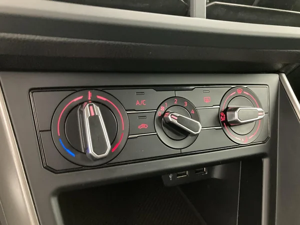 VOLKSWAGEN Polo (2019) — foto 20 van 36