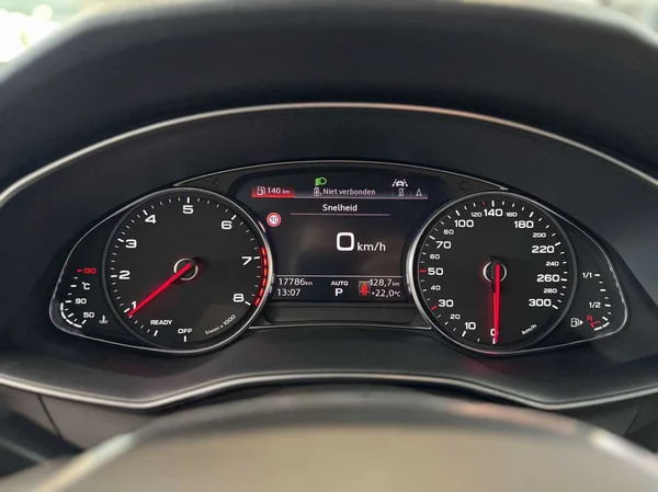 Audi A6 Avant (2019) — foto 7 van 17