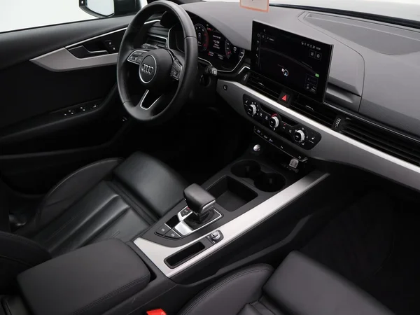 AUDI A4 Avant (2023) — foto 20 van 26