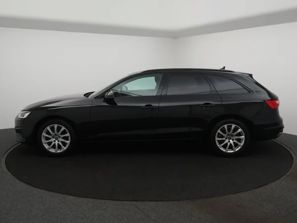 Audi A4 (2022) — foto 12 van 26