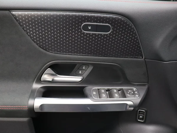 Mercedes-Benz EQB (2025) — foto 27 van 28
