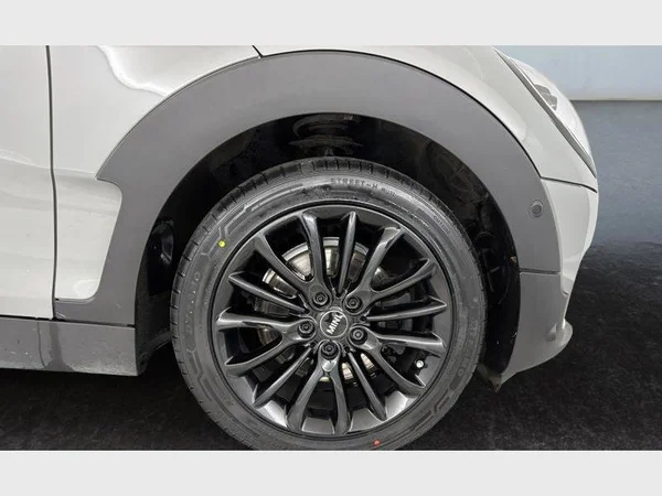 MINI Mini Clubman (2022) — foto 19 van 20