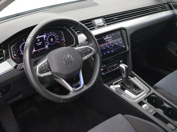 VOLKSWAGEN Passat Variant GTE (2022) — foto 3 van 30