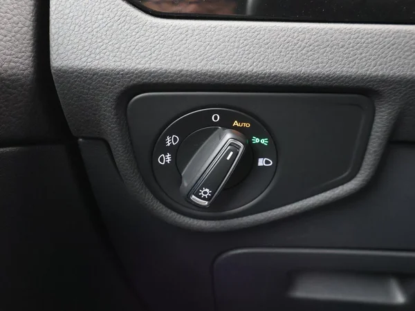 VOLKSWAGEN Touran (2022) — foto 13 van 29