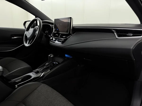 TOYOTA Corolla (2022) — foto 3 van 28