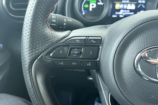 Toyota Yaris Hybrid (HEV) (2023) — foto 6 van 21