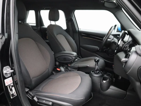 MINI One (2022) — foto 25 van 34