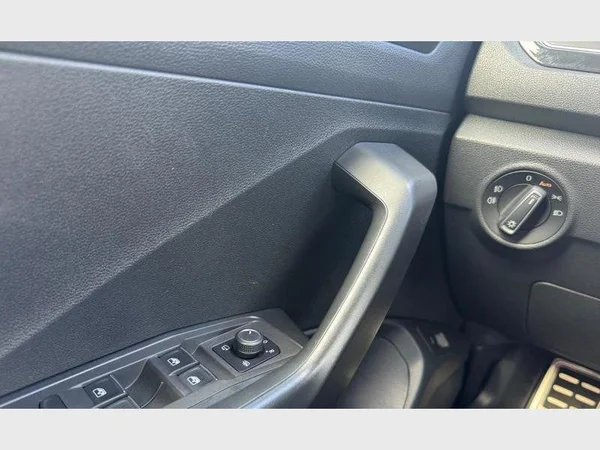 Volkswagen T-Roc (2018) — foto 8 van 29