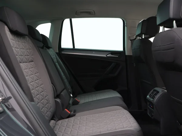 VOLKSWAGEN Tiguan eHybrid (PHEV) (2022) — foto 2 van 26