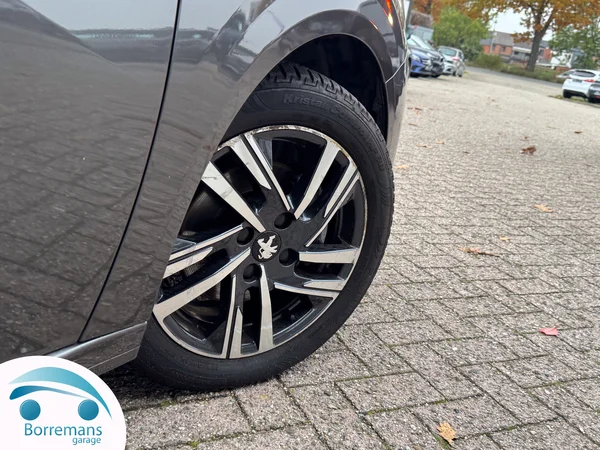 Peugeot 208 (2022) — foto 8 van 34