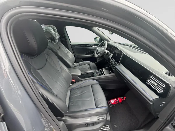 VOLKSWAGEN Tiguan (2025) — foto 5 van 8